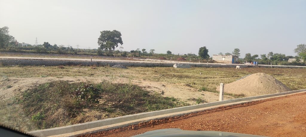 ताकतवर भू-माफिया मुख्यमंत्री के निर्देशों की उड़ा रहे हैं जमकर धज्जियां , सरकंडा अशोक नगर में 10 एकड और लोखण्डी स्थित 14 एकड़ जमीन पर किया जा रहा है अवैध प्लाटिंग ..टीएनसी का झांसा देकर मनमानी दाम पर बेच रहे प्लाट