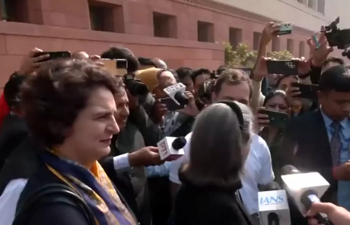 सोनिया गांधी ने राष्ट्रपति द्रौपदी मुर्मू को क्यों कहा… बेचारी महिला!   