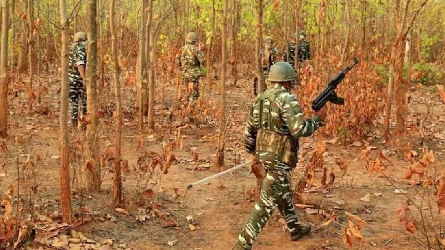 सीमा पर फिर गूंजी गोलियों की आवाज: मुठभेड़ में सामान छोड़ जंगलों में भागे नक्सली, विस्फोटक बरामद
