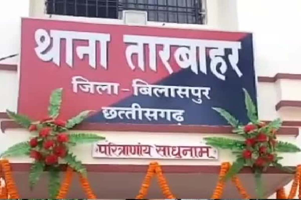 नकाबपोशो ने युवती को पीटा फिर लूट लिए 12 हजार रूपए, पढ़े पूरी खबर 