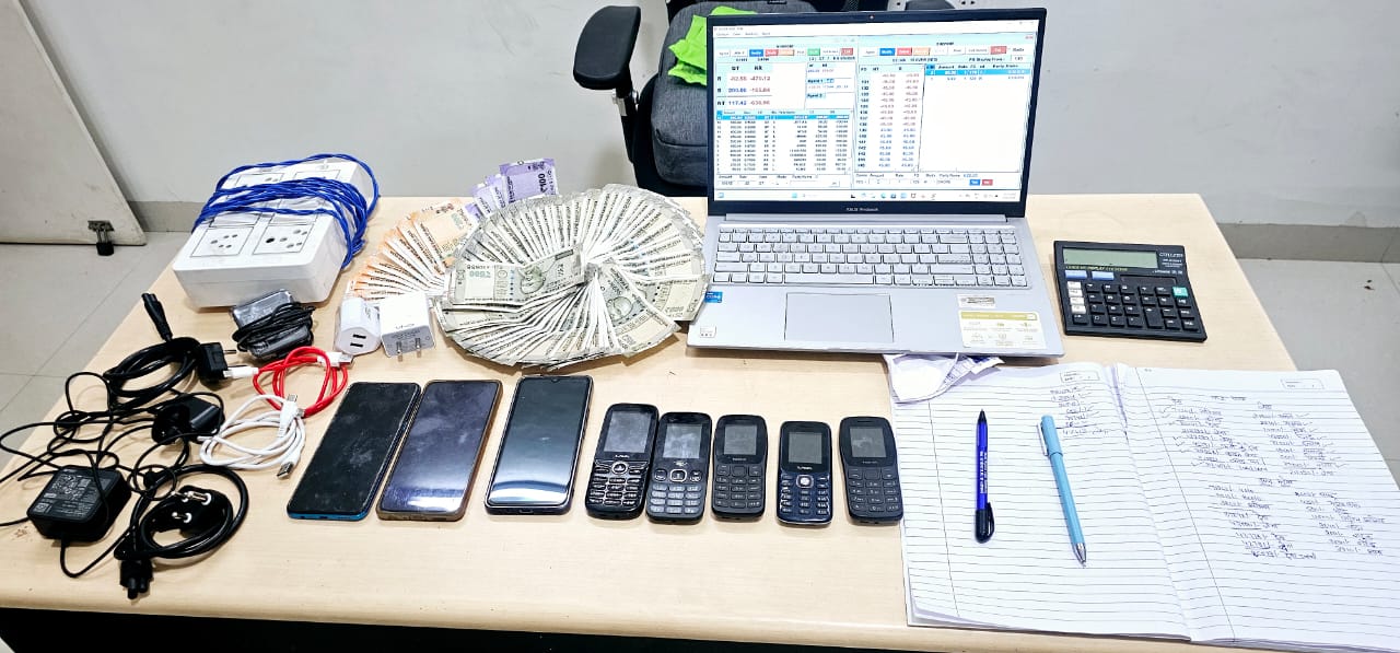 शुभ लाभ एप्लीकेशन का खुलासा,IPL क्रिकेट का सट्टा खिलाते हुये 03 सटोरिये गिरफ्तार...