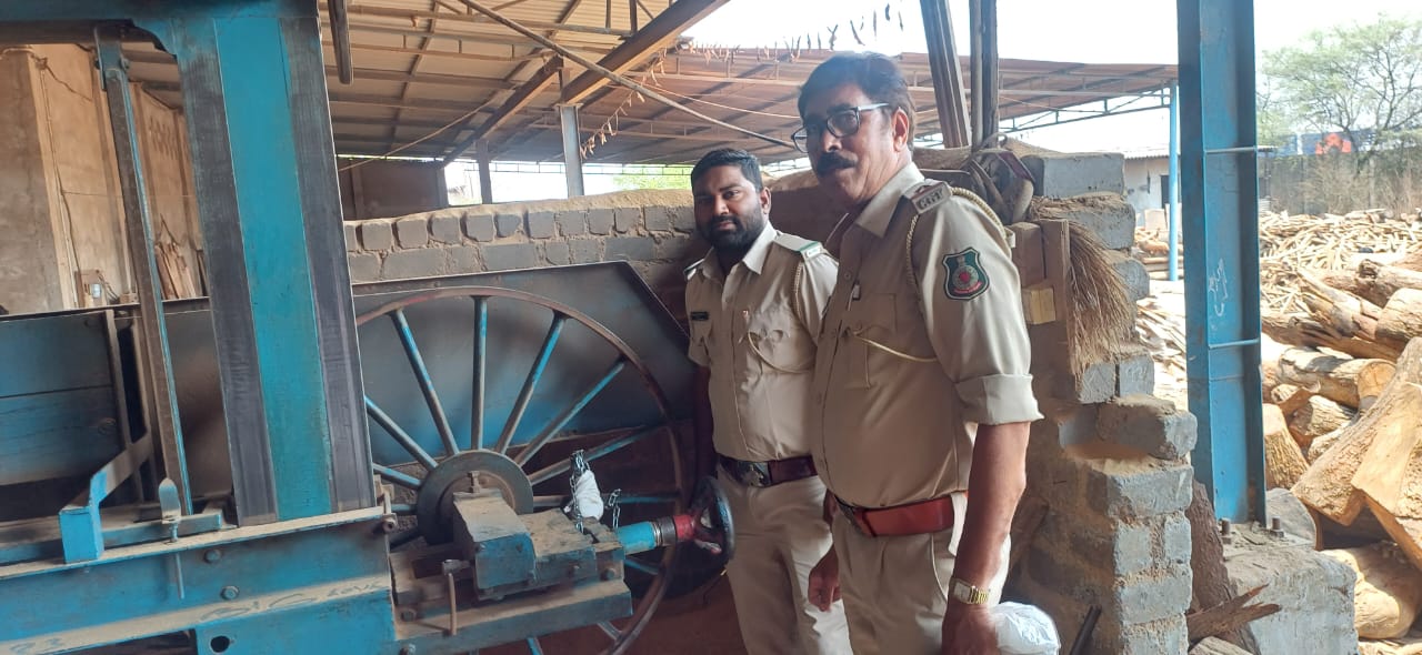 रायपुर जिले में 2 आरामिल सील,लकड़ी तस्करी में अफरातफरी का माहोल...