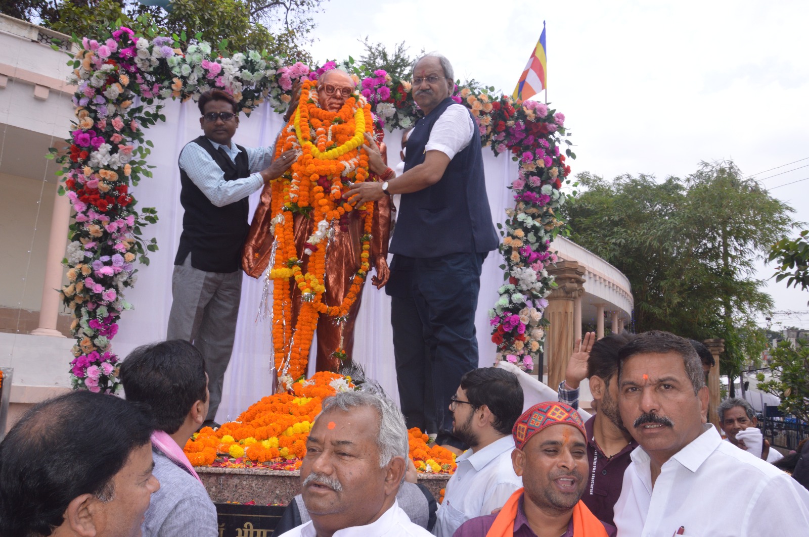 संविधान निर्माता डॉ. भीमराव अंबेडकर जी की जयंती पर सांसद बृजमोहन अग्रवाल ने दी श्रद्धांजलि...