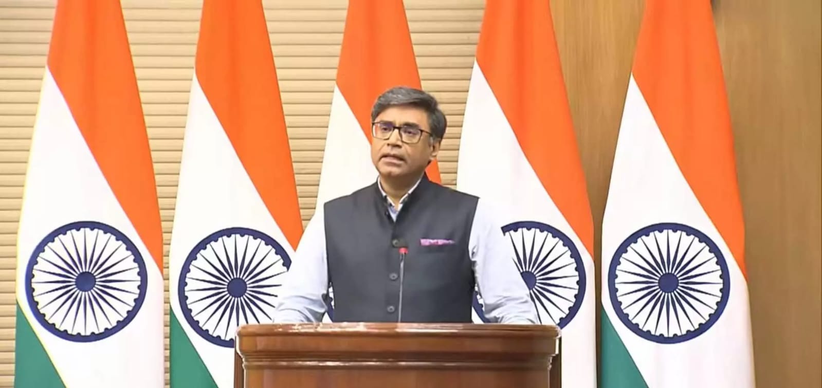 भारत-पाकिस्तान के बीच युद्धविराम...बैकफुट पर आए पाकिस्तान ने की बातचीत की पहल, रहम की भीख मांगने लगा पाक