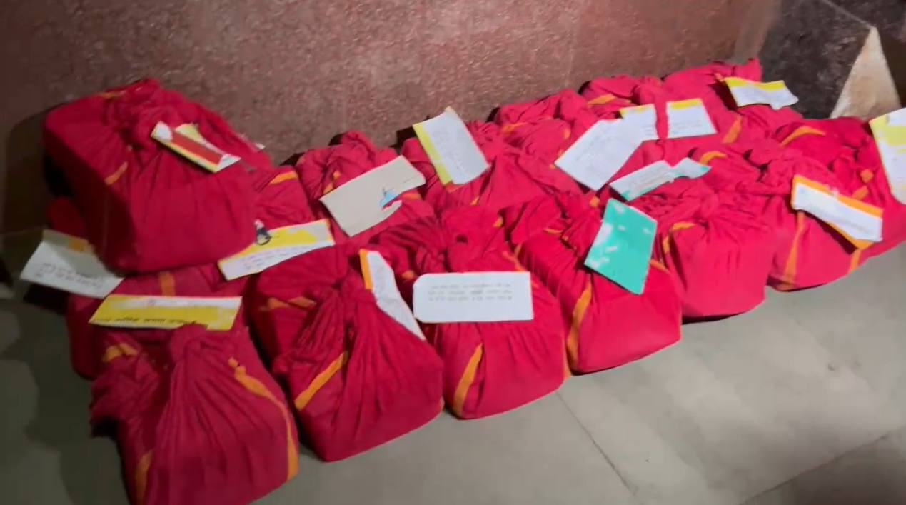 छत्तीसगढ़ शराब घोटाला मामले में बड़ा एक्शन: 28 आरोपी आबकारी अधिकारियों के खिलाफ 2300 पन्नों का चालान किया पेश, EOW ने 29 बंडलों में दिया लेखा-जोखा