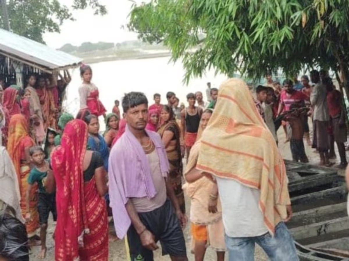 खगड़िया में दर्दनाक नाव हादसा: गंडक नदी में पलटी ओवरलोडेड नाव, दो सगी बहनों की मौत, दर्जनभर लोग तैरकर बचे