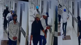 पटना के पारस अस्पताल में ICU में घुसकर किया चंदन मिश्रा की हत्या, CCTV में कैद हुए 5 शूटर, 25 सेकेंड में दिया वारदात को अंजाम, देखें VIDEO