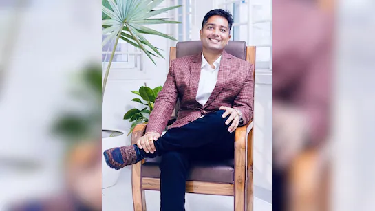 ईडी की टीम ने पूर्व सीएम भूपेश बघेल के घर पर दी दबिश, शराब घोटाले में बेटे चैतन्य बघेल हिरासत में, विधानसभा में हंगामा