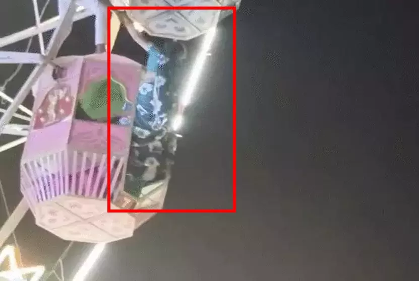 छत्तीसगढ़: 30 फीट ऊंचे झूले से गिरी महिला हवा में लटकी, लोहे को पकड़कर बचाई जान, भाटापारा एम्यूजमेंट पार्क में हादसा, देखे वीडियो 