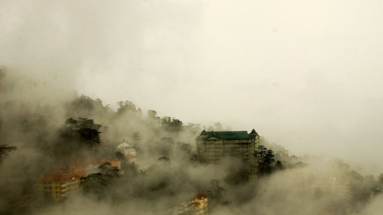 पहाड़ों में छुट्टियां मनाना बन सकता है खतरनाक! इन बीमारियों का रिस्क