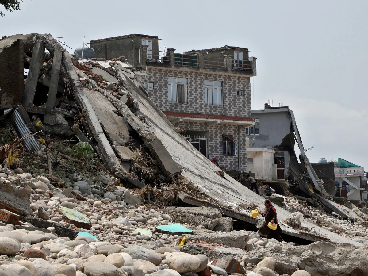 कश्मीर में आफत की बारिश: रियासी में बादल फटने से एक ही परिवार के 7 लोगों की मौत, कई इलाके प्रभावित