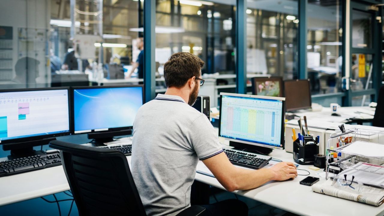 क्या होता है ऑफिस चेयर सिंड्रोम, ये कैसे बिगाड़ रहा हड्डियों की शेप