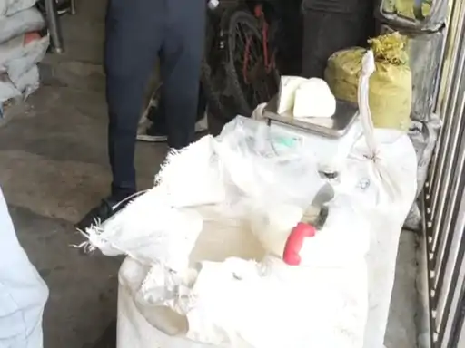 अंबिकापुर में 155 किलो नकली पनीर जब्त: त्योहार में खपाने के लिए रायपुर-दुर्ग से पहुंचा पनीर, खाद्य व राजस्व विभाग की बड़ी कार्रवाई