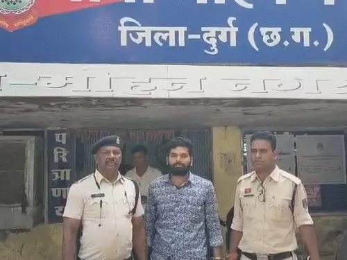 पटवारी की नौकरी के नाम पर 15 लाख की ठगी: फर्जी अपॉइंटमेंट लेटर भेजा, एक आरोपी गिरफ्तार, महिला फरार