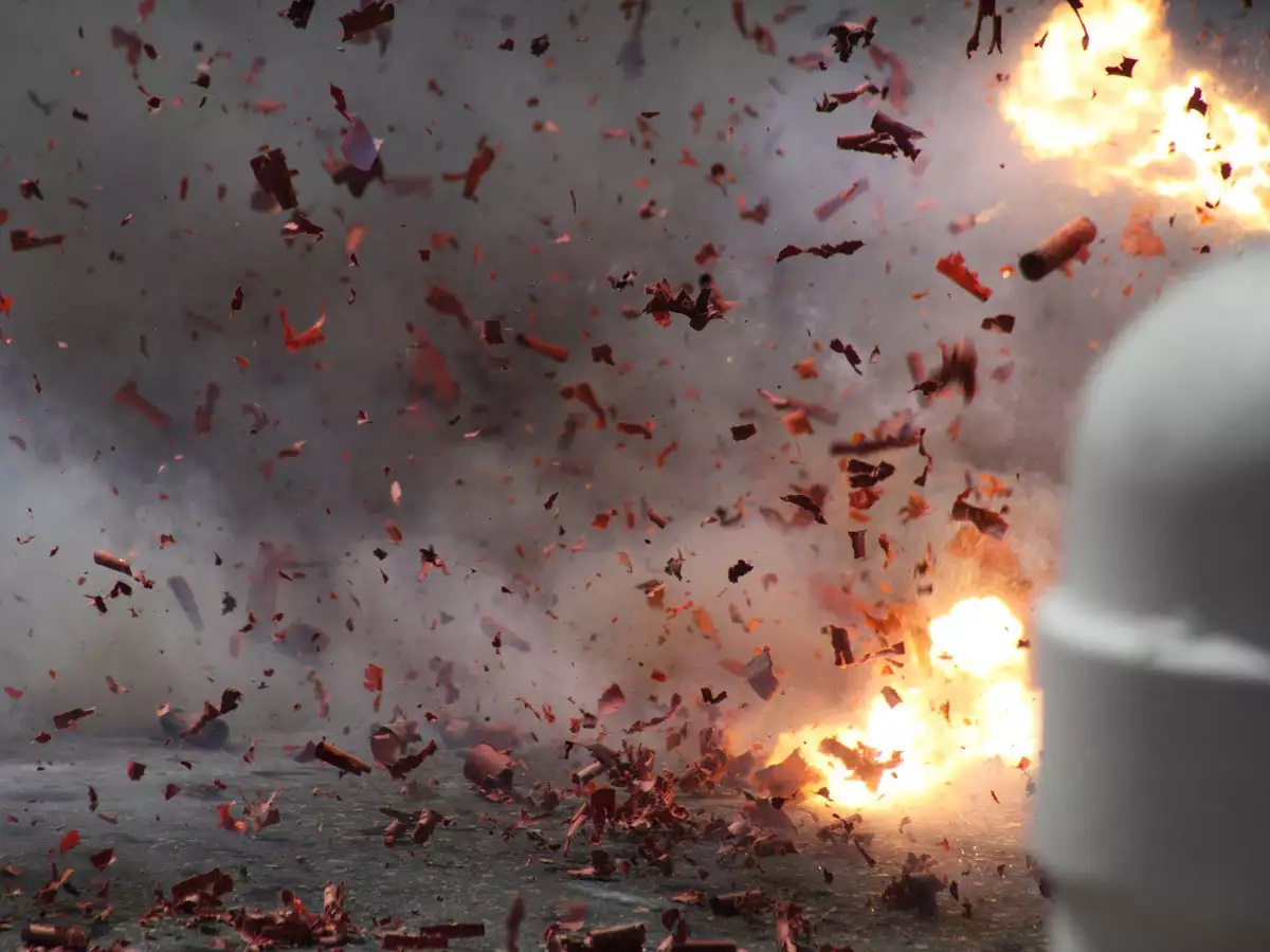 नक्सलियों की कायराना हरकत: IED ब्लास्ट में CRPF जवान घायल, सर्च ऑपरेशन जारी