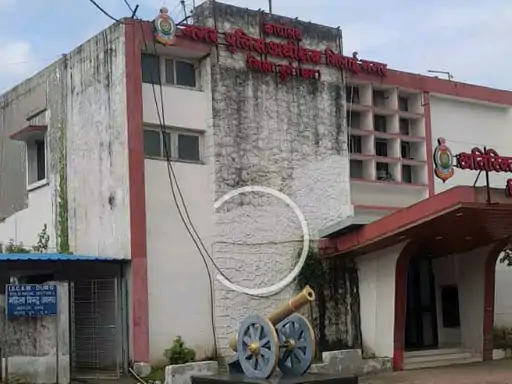 दुर्ग में पुलिस महकमे में रातों-रात बड़ी सर्जरी: 5 थानों के टीआई और 2 चौकी प्रभारी का ट्रांसफर