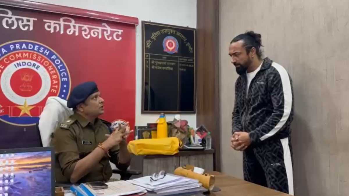 सलमान लाला की मौत पर विवादित पोस्ट: एक्टर एजाज खान से 3 घंटे पूछताछ, मोबाइल भी जब्त