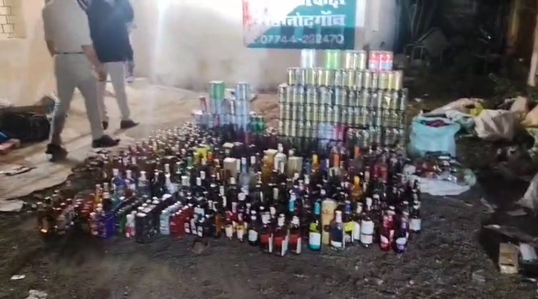 CG News: आबकारी विभाग का बड़ा खुलासा, शहर के बीचों-बीच फ्लैट में छुपा अवैध प्रीमियम शराब का गुप्त खजाना
