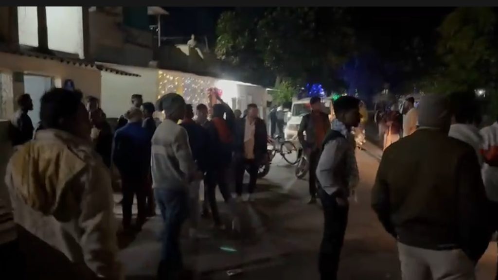 बिलासपुर के बसंत विहार कॉलोनी में प्रार्थना सभा की आड़ में ‘कन्वर्जन’ का खेल, SECL कर्मचारी हिरासत में, हिंदू संगठनों ने किया हंगामा