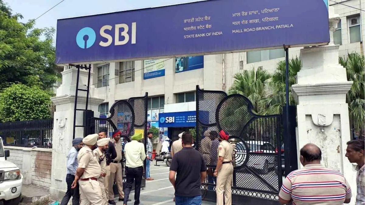 लक्जरी कारों के पीछे छुपा फर्जीवाड़ा: SBI पुणे शाखा में करोड़ों की धोखाधड़ी का पर्दाफाश 