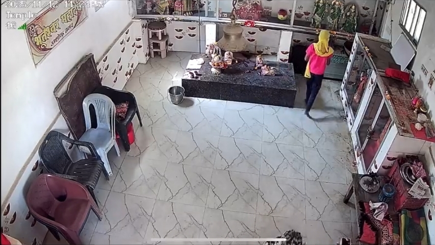 बिलासपुर: नाबालिग लड़कियों ने चुराई मंदिर की दानपेटी; CCTV फुटेज से खुला राज