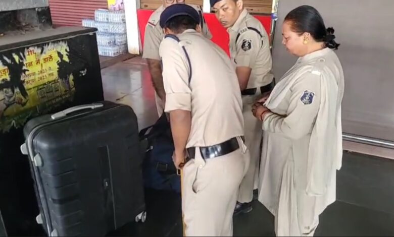 बिलासपुर रेलवे स्टेशन पर मचा हड़कंप! मिले दो संदिग्ध बैग, सुरक्षा एजेंसियां सतर्क