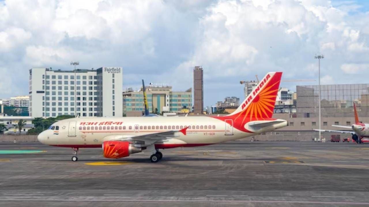 Jet Fuel Prices Hike: हवाई सफर हो सकता है महंगा, लगातार तीसरे महीने बढ़े जेट फ्यूल के दाम