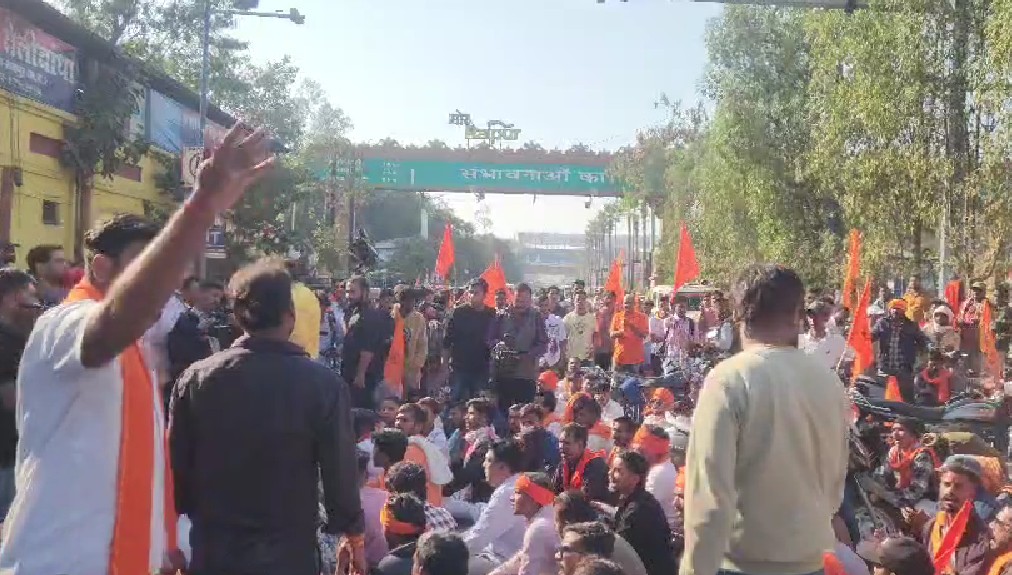 मैग्नेटो मॉल तोड़फोड़ केस: पुलिस कार्रवाई के विरोध में बजरंग दल का ‘जेल भरो आंदोलन’, थाने पर बढ़ी सुरक्षा