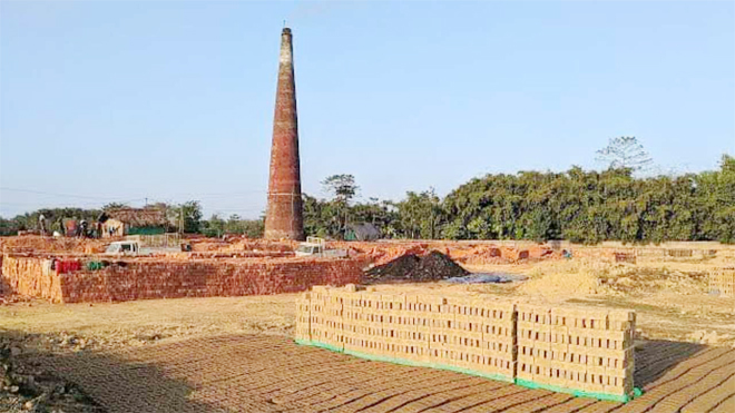 बालोद में ईंट भट्टी हादसा: पानी टंकी की दीवार ढही, 2 महिलाओं की मौत, मासूम की हालत गंभीर, मची अफरा-तफरी 