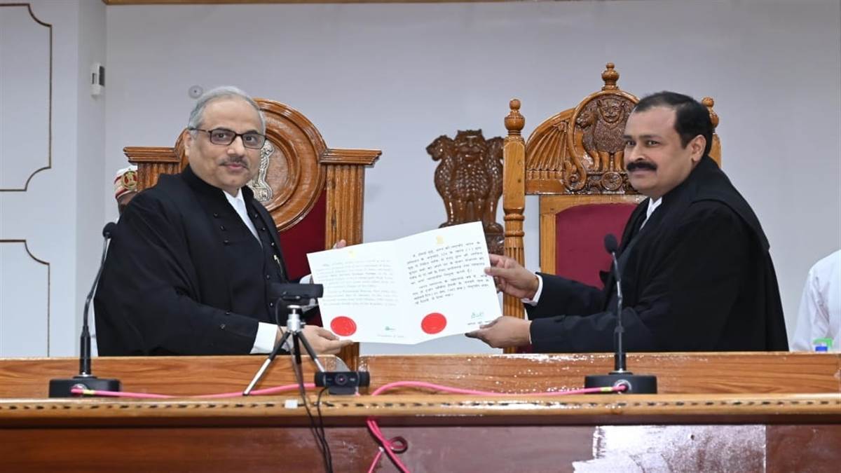 न्याय के नए अध्याय की शुरुआत: जस्टिस अरविन्द कुमार वर्मा ने स्थायी न्यायाधीश के रूप में ली शपथ 