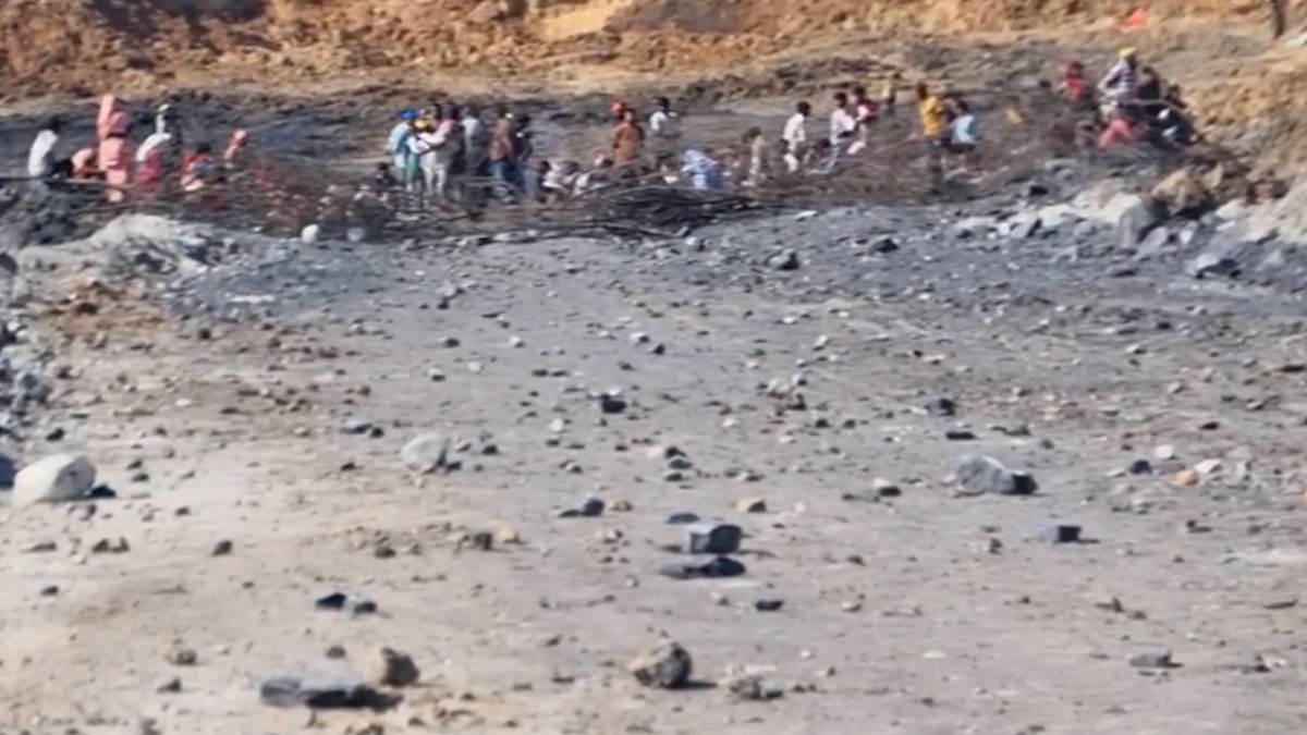 अंबिकापुर में कोयला खदान विवाद: ग्रामीणों और पुलिस के बीच हिंसक झड़प, दर्जनों घायल