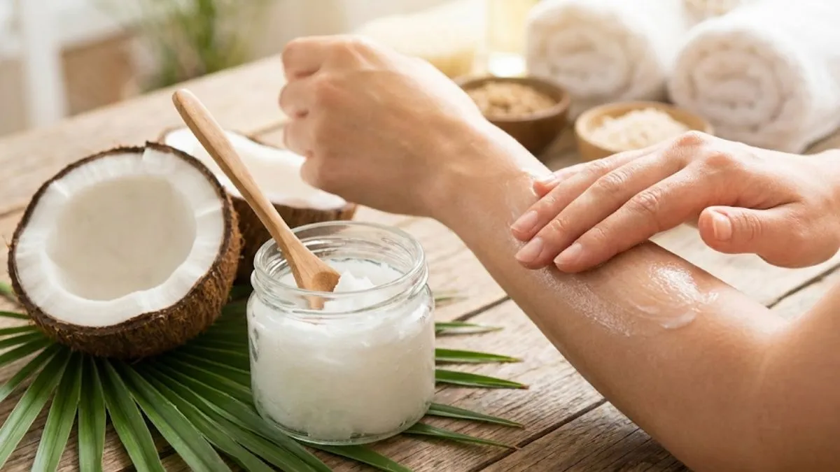 हेल्दी-ग्लोइंग स्किन के लिए महंगे प्रोडक्ट्स नहीं, 5 तरीकों से करें नारियल तेल का इस्तेमाल