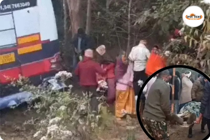 NH-30 पर भीषण सड़क हादसा: बेकाबू टूरिस्ट बस पेड़ से टकराई, युवक की मौत, तीन घायल
