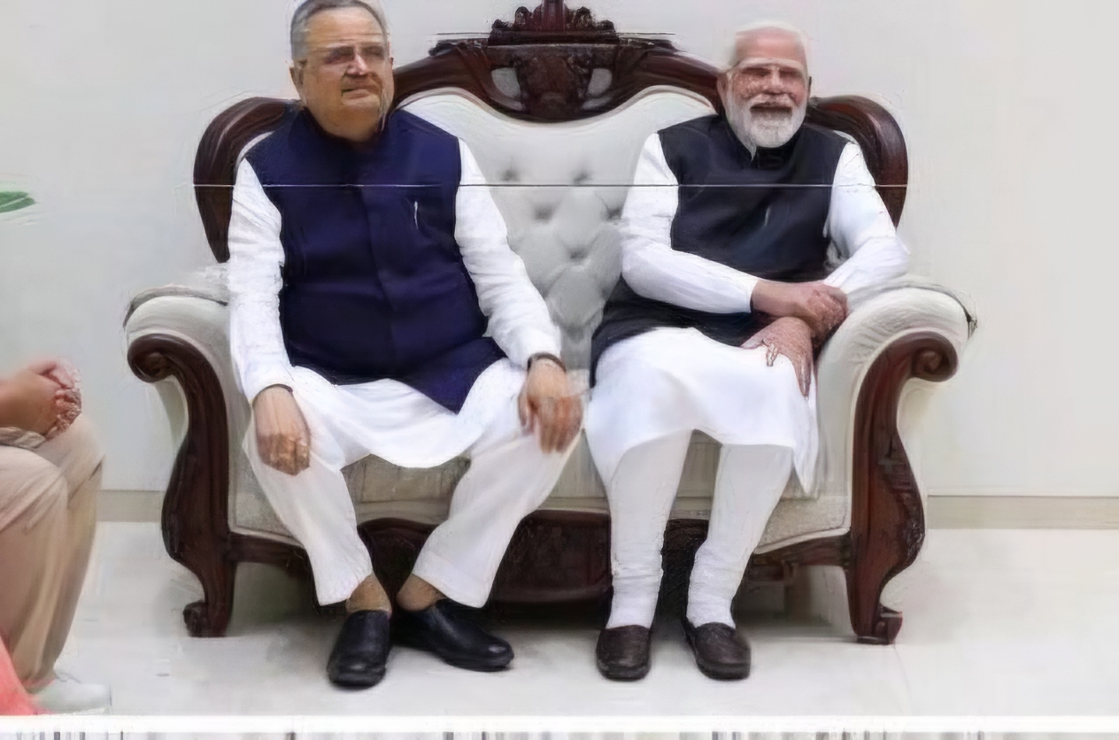 मोदी की कुर्सी पॉलिटिक्स: साय से रखी दूरी, रमन को बिठाया बगल में; छत्तीसगढ़ की सियासत गरमाई 