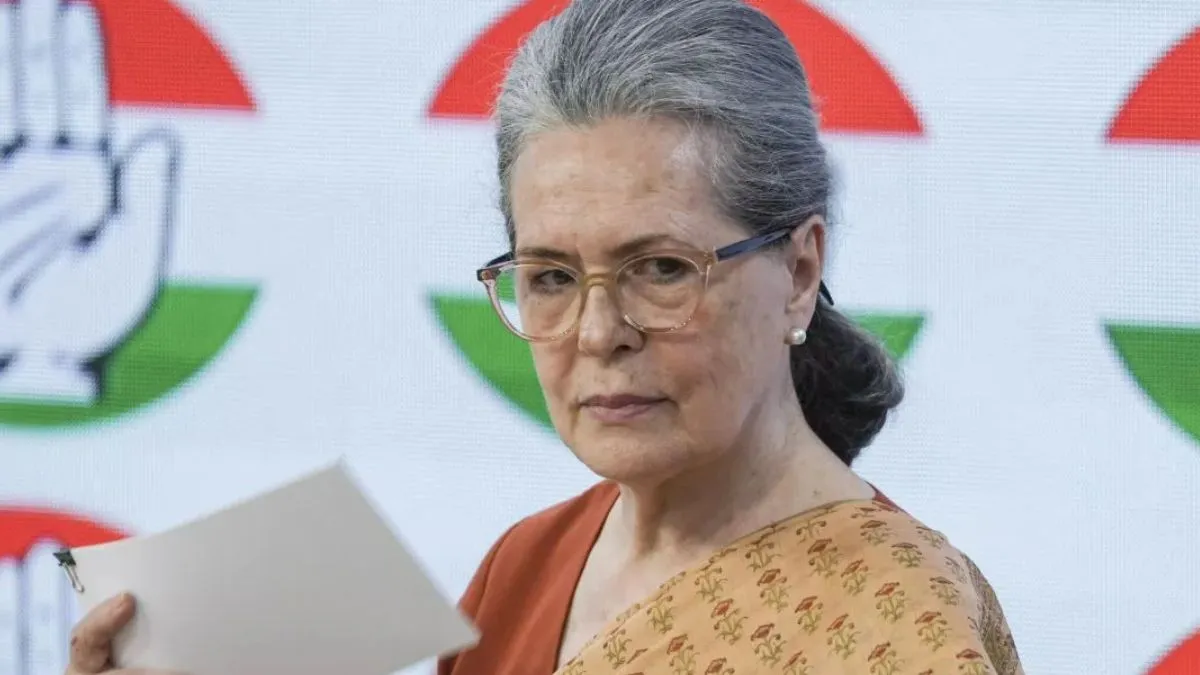 दिल्ली कोर्ट ने सोनिया गांधी को भेजा नोटिस: नागरिकता लेने से पहले ही वोटर लिस्ट में नाम शामिल कराने का आरोप