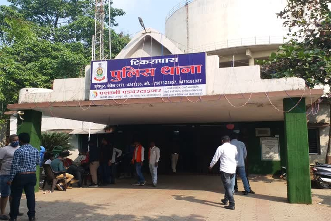 बकाया बिजली बिल वसूली पर बवाल: महिला इंजीनियर व कर्मचारियों को जान से मारने की धमकी, एफआईआर दर्ज