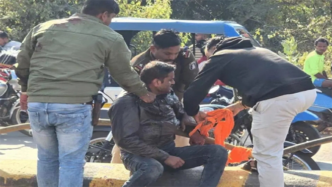 दंतेवाड़ा में कानून पर हमला: कोर्ट आए DSP पर महिला और उसके साथी ने किया हमला, गिरफ्तार 