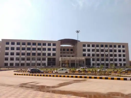 गायनिक वार्ड में शर्मनाक खुलासा: HIV महिला की पहचान उजागर, बेड साफ करवाने का आरोप, पति ने दी पुलिस और डीन को लिखित शिकायत