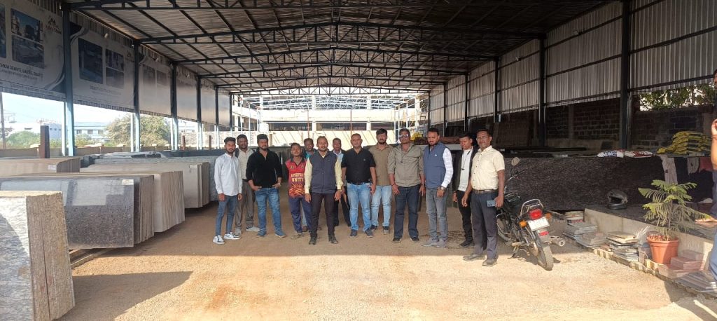 रायपुर नगर निगम की सख्त कार्रवाई: 6 व्यावसायिक परिसरों पर सीलबंदी, 50 लाख से अधिक बकाया कर वसूला