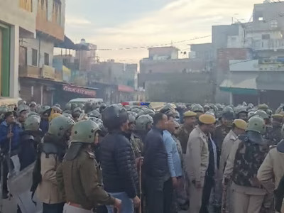 जयपुर में मस्जिद के बाहर रेलिंग विवाद, भीड़ ने पुलिस पर किया पथराव,6 घायल, 10 गिरफ्तार