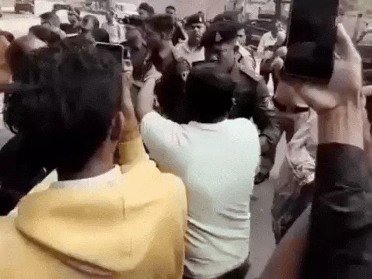 CAF भर्ती पर बवाल: गृहमंत्री निवास घेरने पहुंचे कैंडिडेट्स, पुलिस से हुई तीखी झड़प