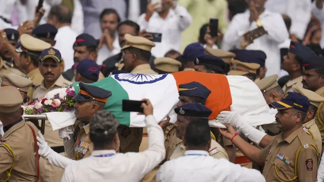 Ajit Pawar Funeral: पंचतत्व में विलीन हुए ‘बारामती के राजा’ अजित दादा, बेटे पार्थ–जय ने दी मुखाग्नि, नितिन नवीन, शाह समेत कई दिग्गज रहे मौजूद