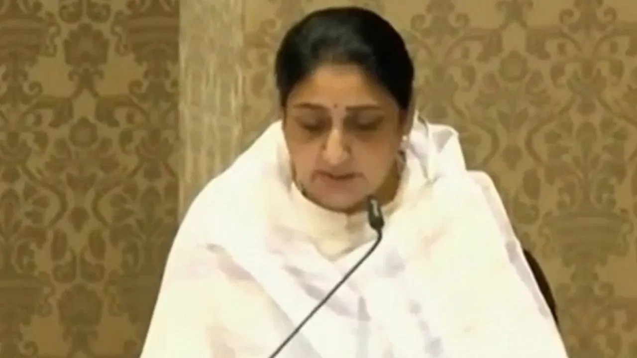 राज्यसभा छोड़ी, सत्ता संभाली… सुनेत्रा पवार बनीं महाराष्ट्र की पहली महिला डिप्टी सीएम