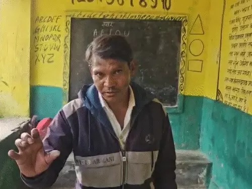 सिर्फ आधा गिलास पीया!… नशे में धुत टीचर ने स्कूल में मचाया बवाल, वीडियो देख लोग हो गए हैरान