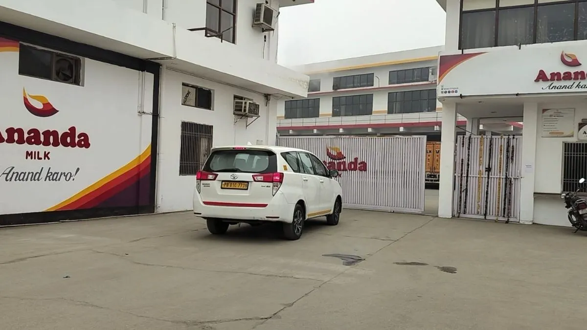 टैक्स विवाद की आंच: आनंदा डेयरी पर आयकर का बड़ा हमला, हापुड़ और बुलंदशहर में छापेमारी का सिलसिला 