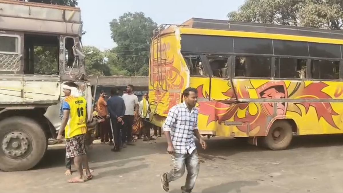 CG NEWS: बालोद में भीषण सड़क हादसा, यात्रियों से भरी बस को तेज रफ्तार ट्रक ने मारी टक्कर, 2 बाइक चपेट में, 4 गंभीर