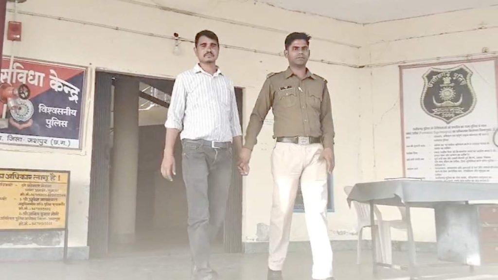 जशपुर धान खरीदी घोटाला: 6.55 करोड़ का फर्जीवाड़ा, फड़ प्रभारी गिरफ्तार, फरार आरोपियों की तलाश जारी