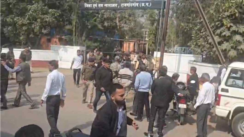 CG Breaking News: राजनांदगांव जिला न्यायालय को बम से उड़ाने की धमकी, सुरक्षा एजेंसियां अलर्ट