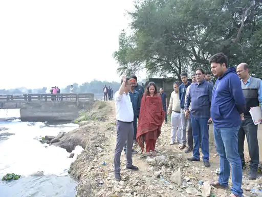 इंदौर हादसे के बाद रायपुर में अलर्ट, नालों से गुजरती पाइपलाइनें खोल रही हैं बीमारी का रास्ता, नल से बदबूदार पानी, शहर में दहशत