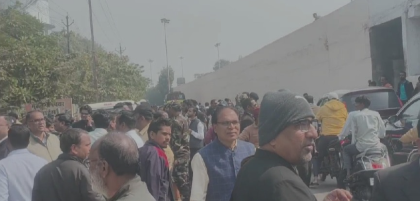 Raipur Breaking: देवेंद्र नगर में चाकूबाजी की दर्दनाक घटना, युवक की मौत, परिजन पुलिस से नाराज